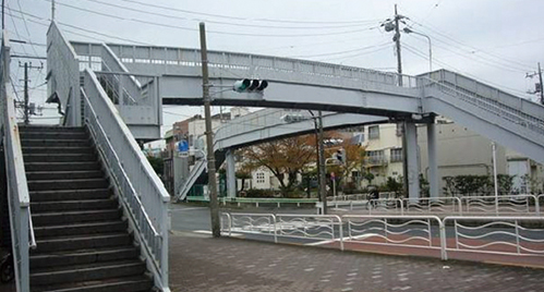 广州白云区银利街路口过街天桥